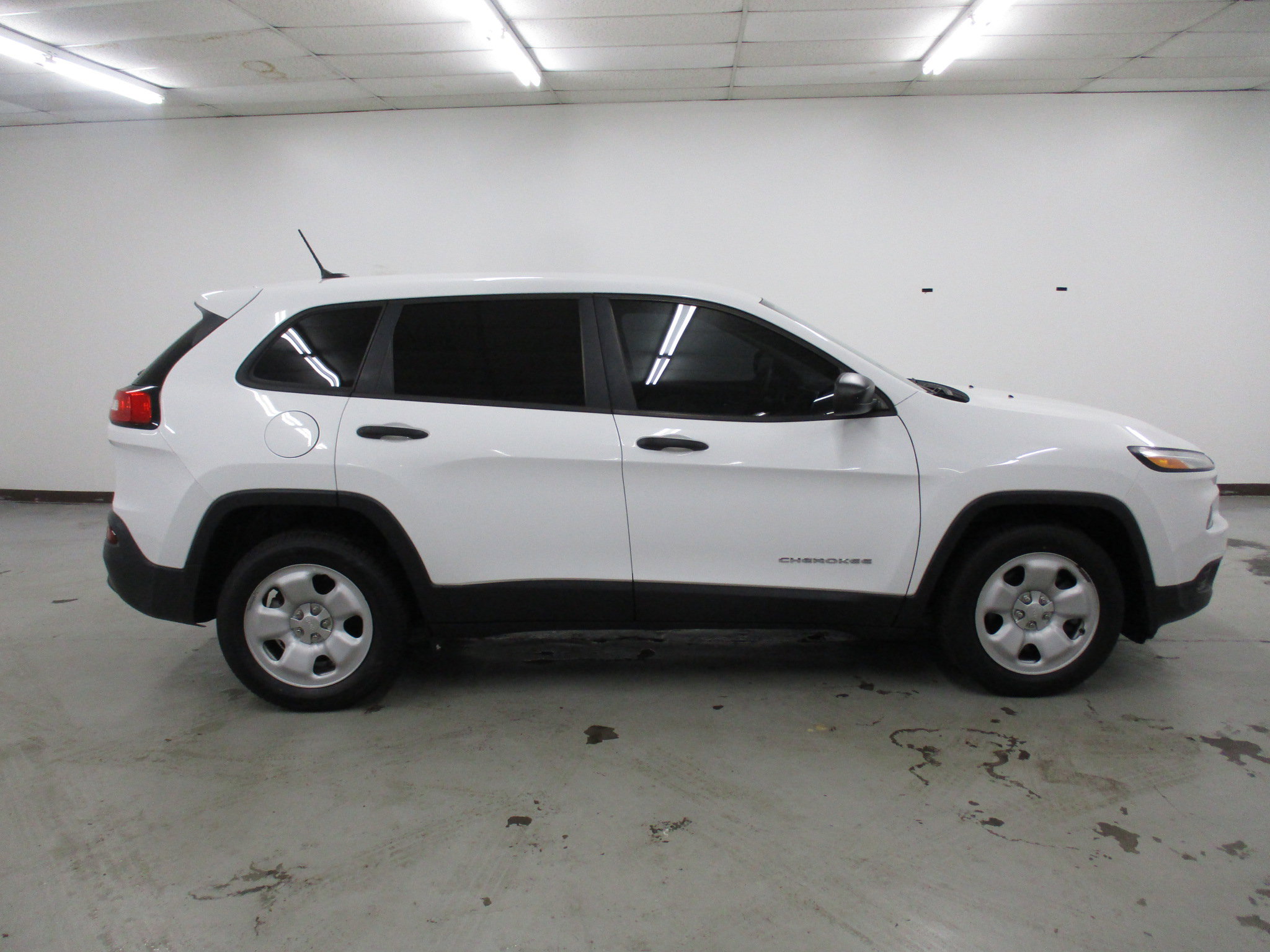 Used 2017 Jeep Cherokee Sport w/ Cold Weather Group image 10