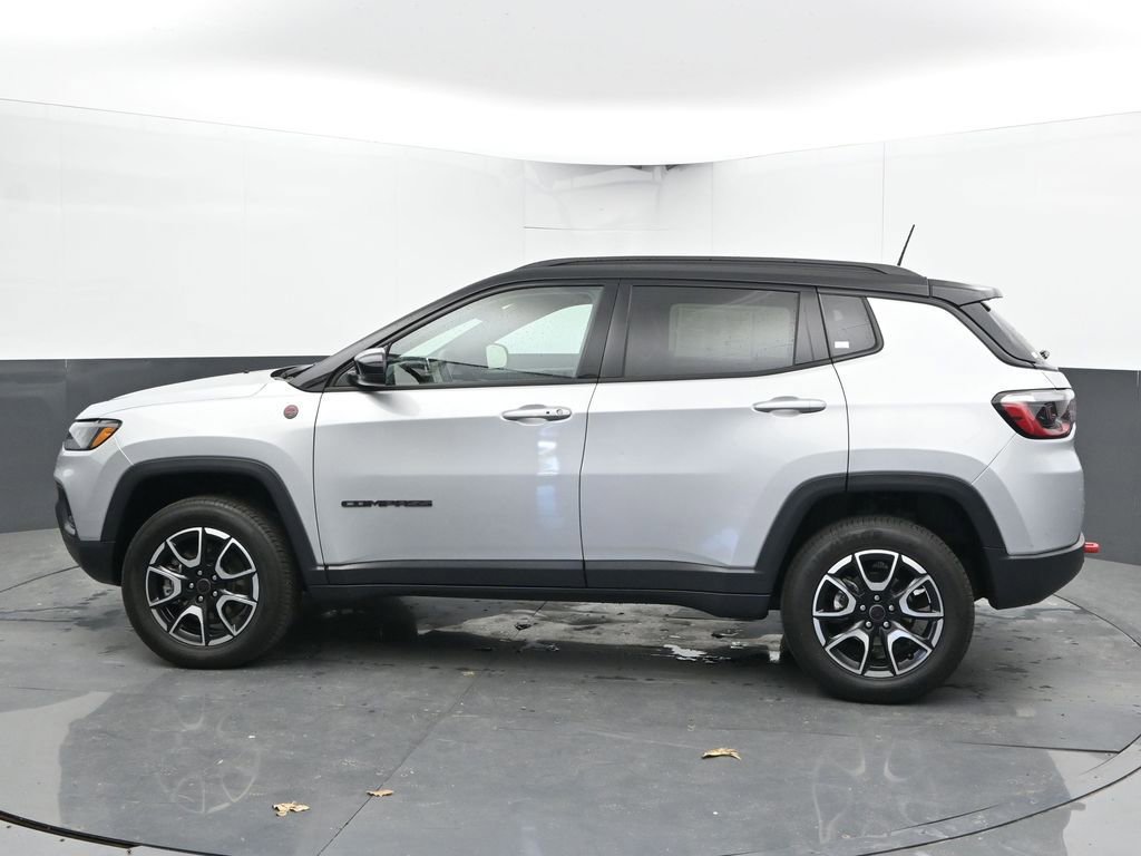 Used 2025 Jeep Compass Trailhawk AWD/4WD image 8