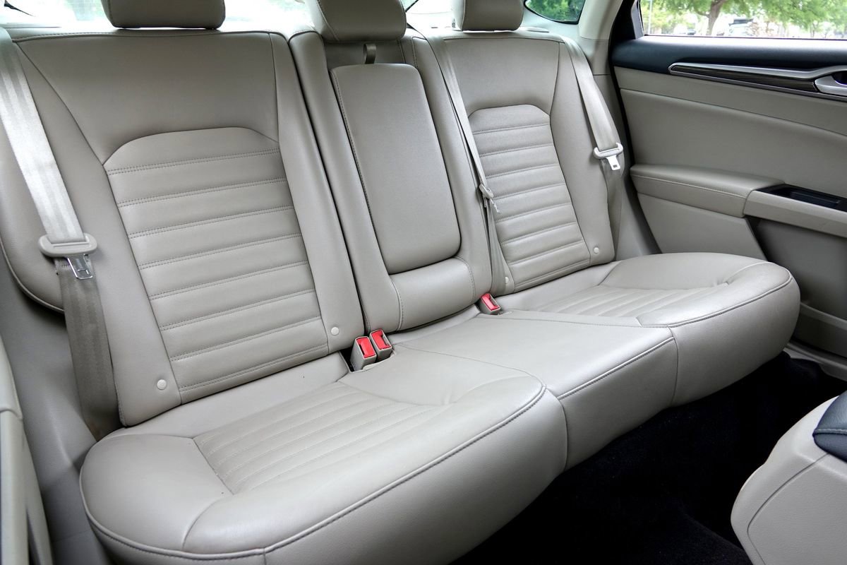 Used 2018 Ford Fusion SE w/ Fusion SE Technology Package image 11