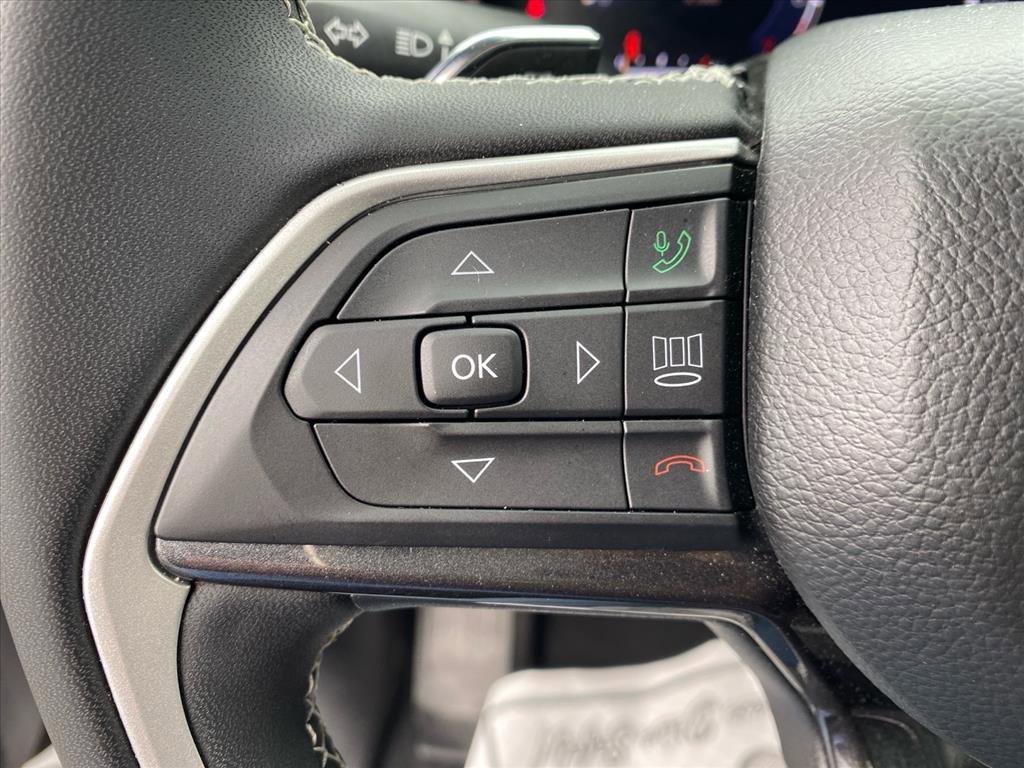 Used 2023 Jeep Grand Cherokee Laredo AWD/4WD image 15