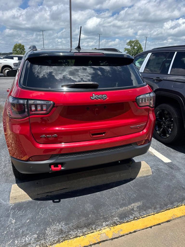 Used 2025 Jeep Compass Trailhawk AWD/4WD image 5