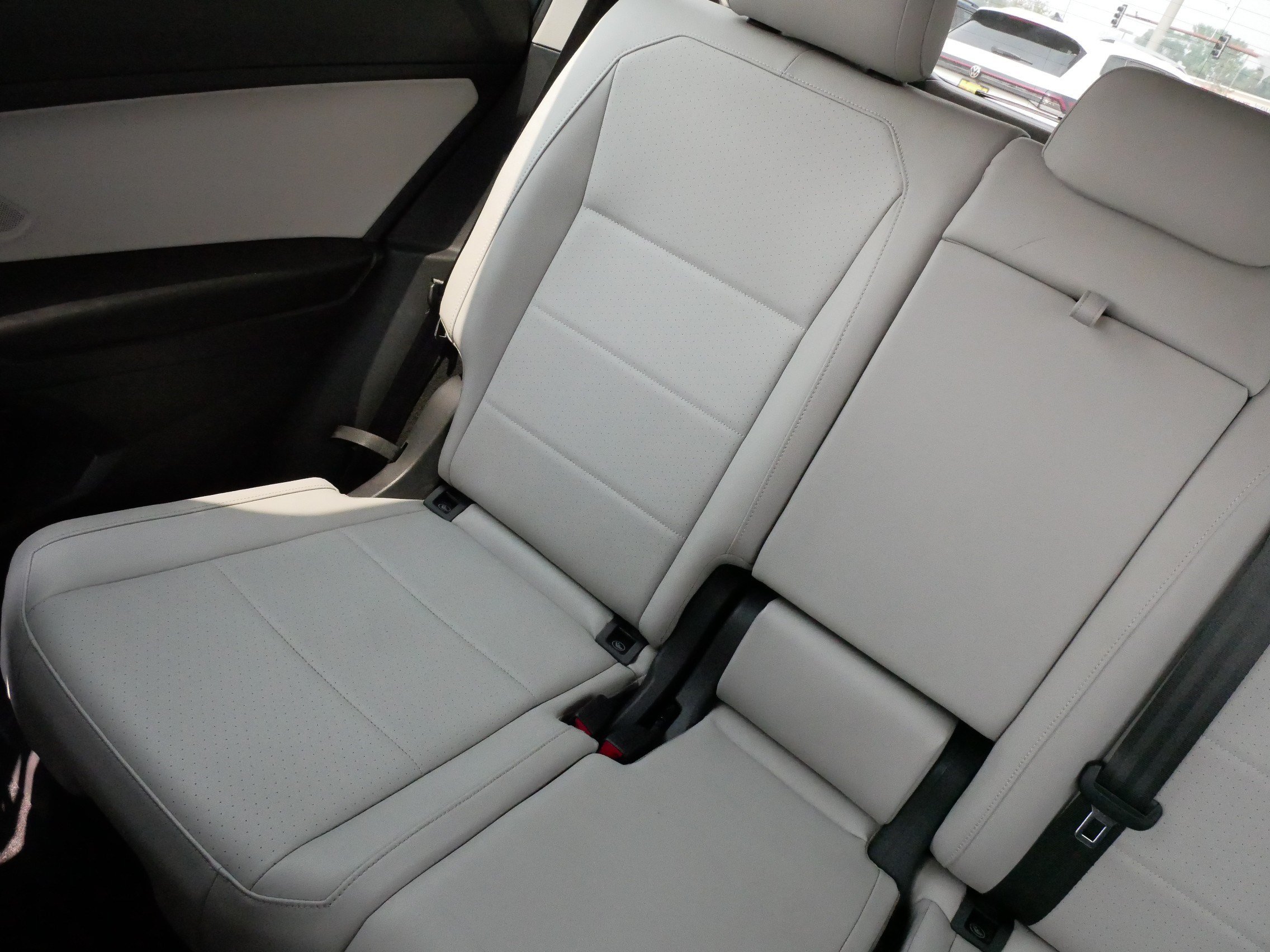 Used 2020 Volkswagen Tiguan SE AWD/4WD image 12