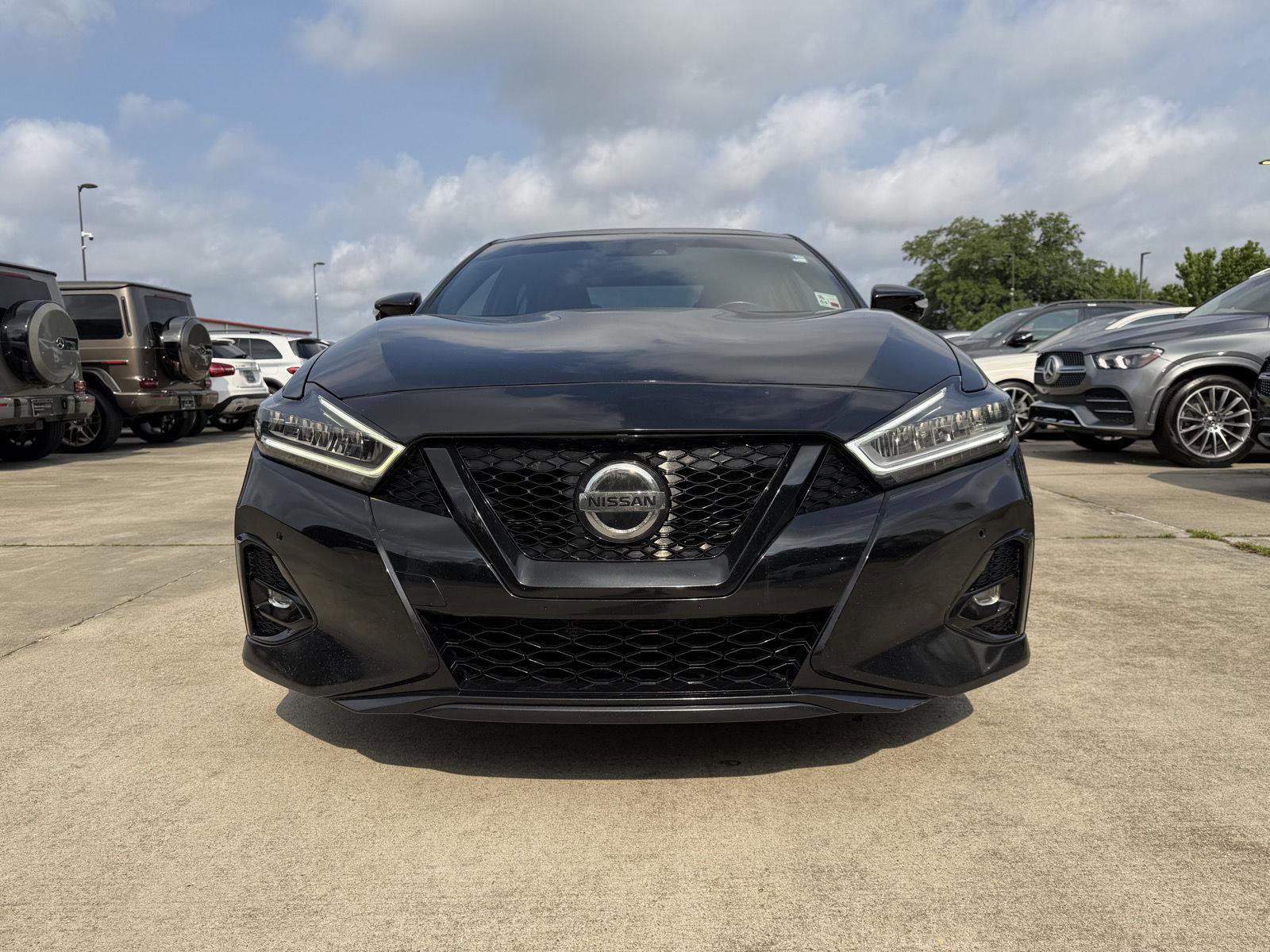 Used 2022 Nissan Maxima SR w/ Sport Mat Group FWD image 2