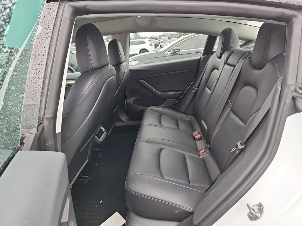 Used 2023 Tesla Model 3 Standard Range image 4