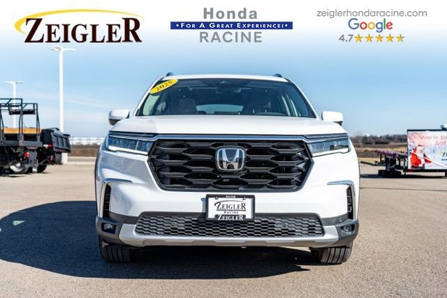Used 2025 Honda Pilot Touring image 2