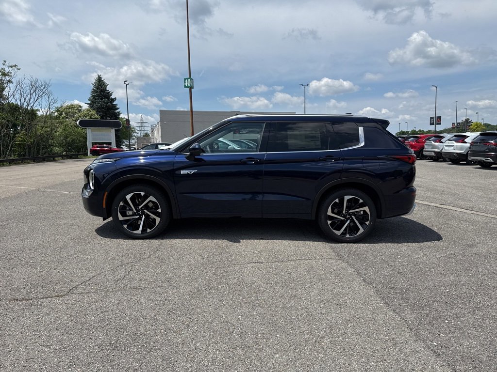 New 2025 Mitsubishi Outlander SEL image 12