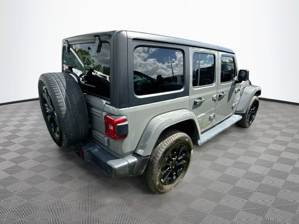 Used 2022 Jeep Wrangler Unlimited Sahara w/ Cold Weather Group AWD/4WD image 6