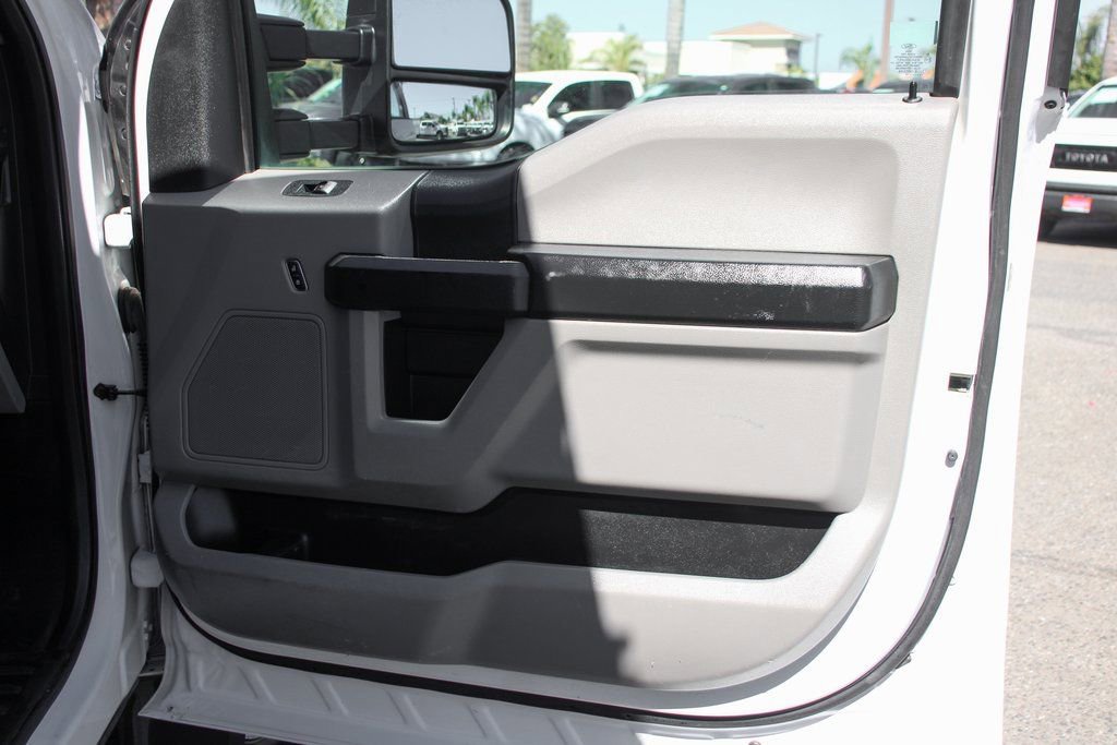 Used 2018 Ford F550 2WD Regular Cab Super Duty image 40