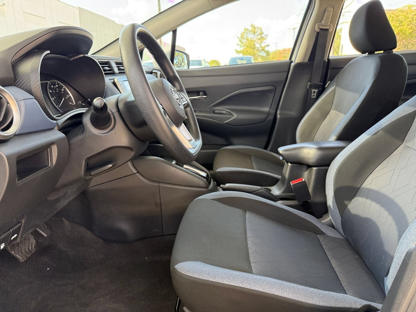 Used 2025 Nissan Versa SV FWD image 22