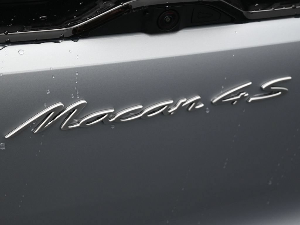 New 2025 Porsche Macan 4S Electric AWD/4WD image 9