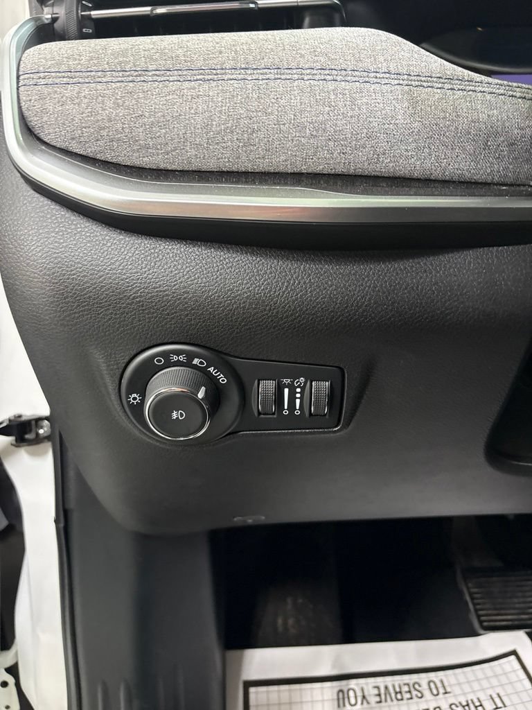 Used 2024 Jeep Compass Latitude AWD/4WD image 11