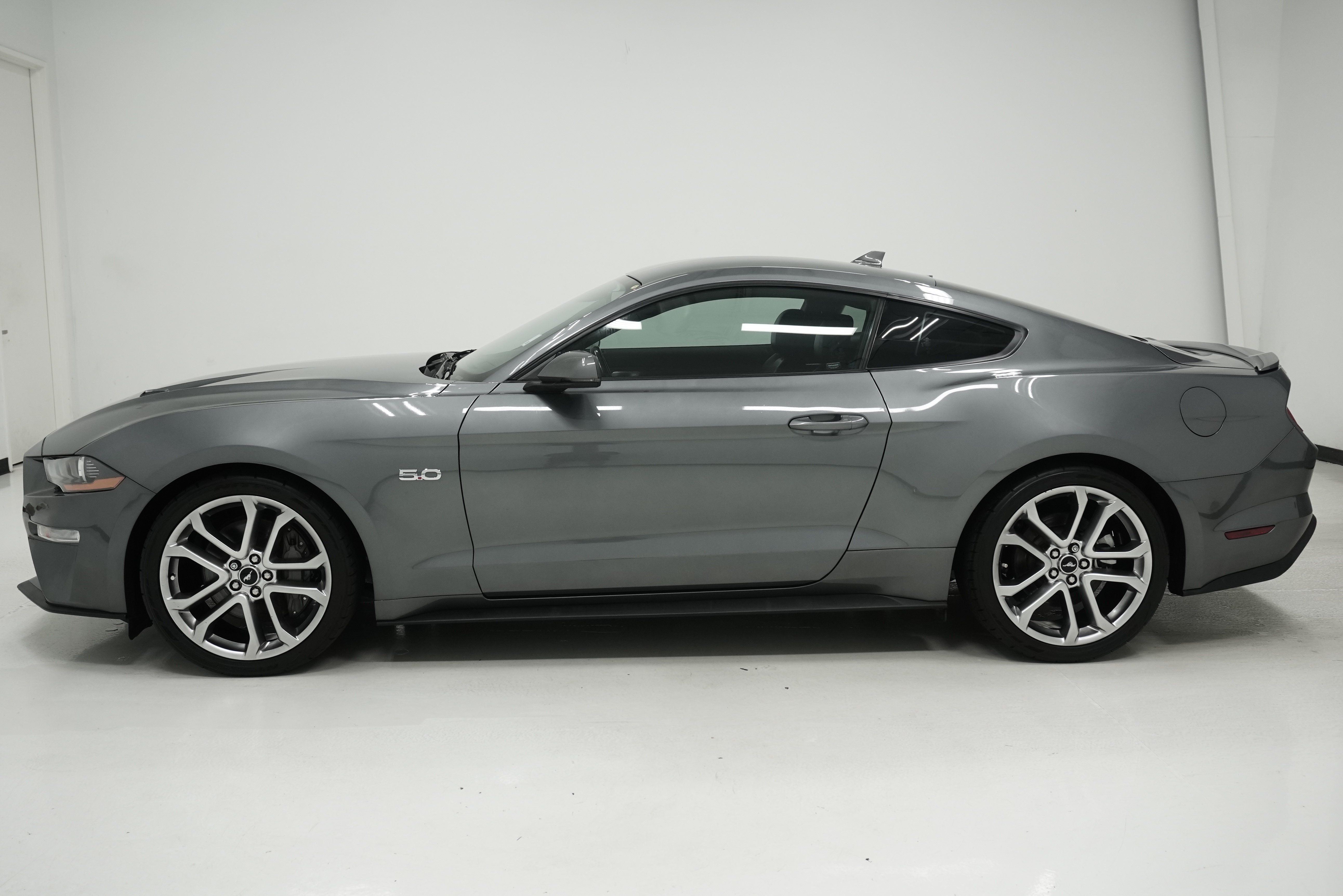 Used 2021 Ford Mustang GT Premium w/ Equipment Group 401A RWD image 7