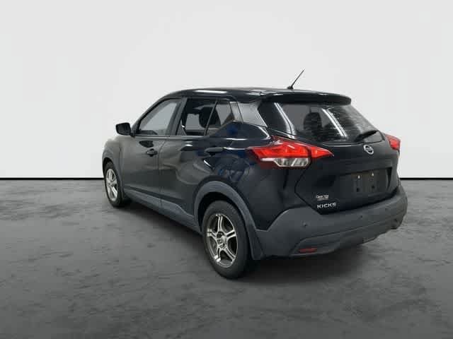 Used 2020 Nissan Kicks S FWD image 2