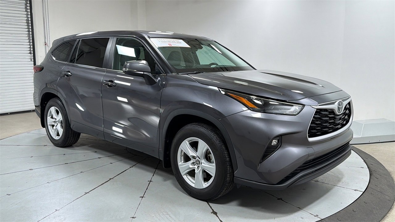 Certified 2024 Toyota Highlander LE image 3