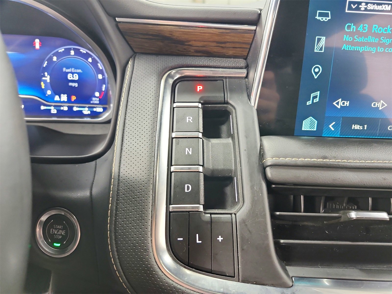 Used 2023 Chevrolet Suburban Premier image 27