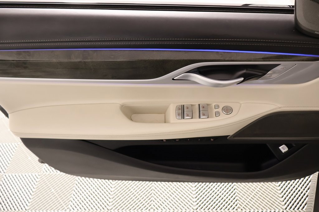 Used 2021 BMW 750i xDrive w/ Executive Package image 18