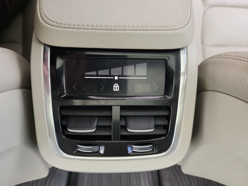 Used 2020 Volvo XC90 T5 Momentum w/ Protection Package Premier FWD image 33