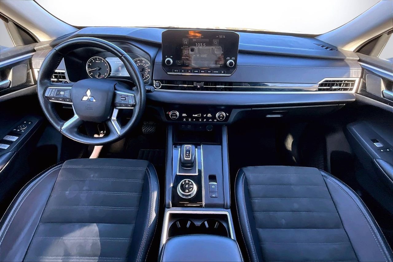 Used 2024 Mitsubishi Outlander SE image 15