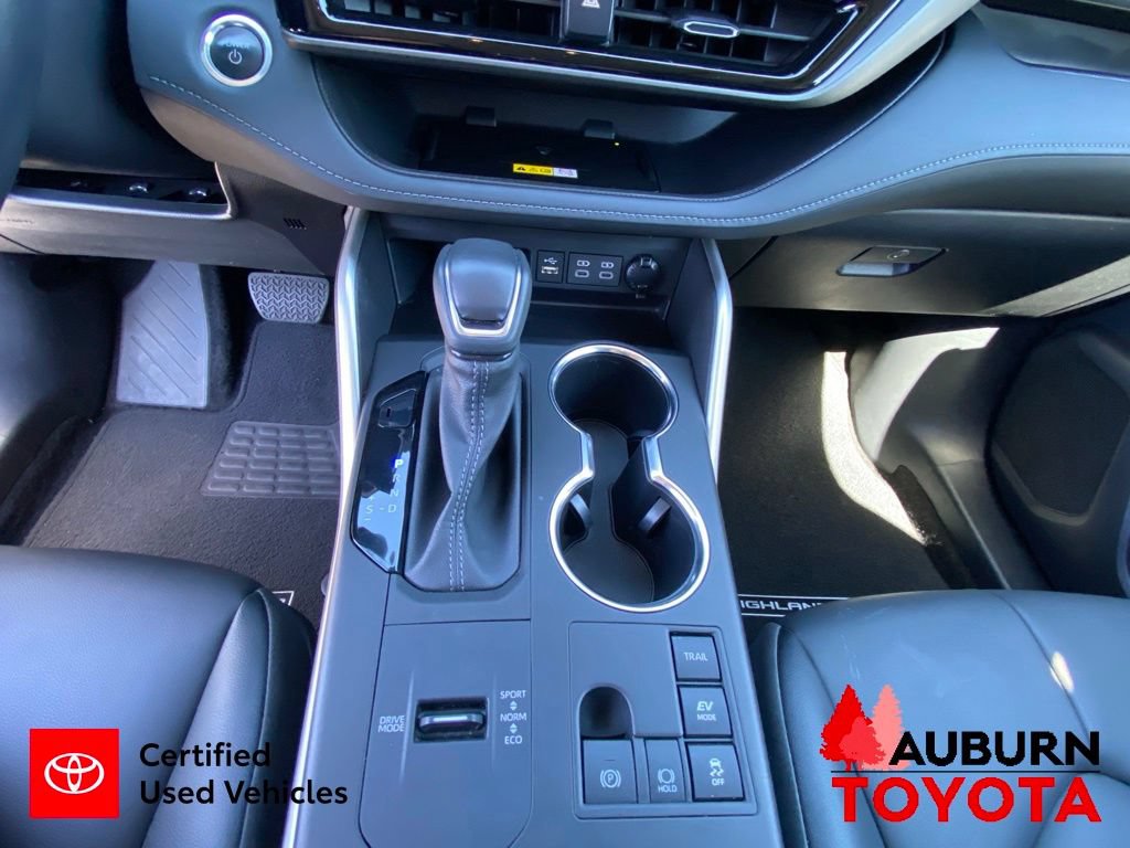 Certified 2024 Toyota Highlander XLE AWD/4WD image 47