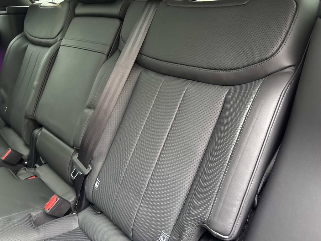 Certified 2024 Land Rover Range Rover SE image 16