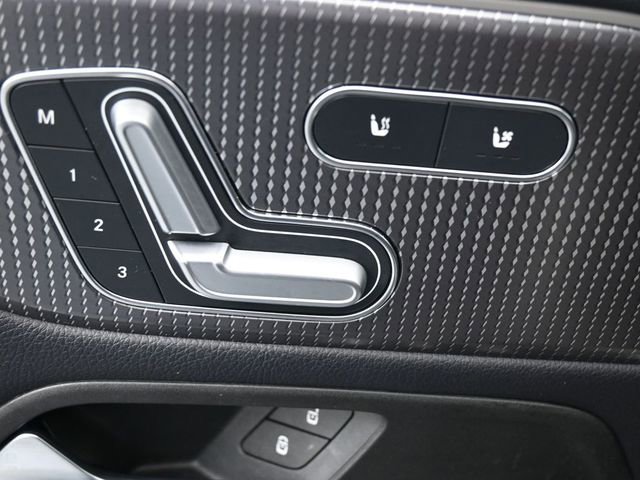 Used 2021 Mercedes-Benz GLB 250 image 21