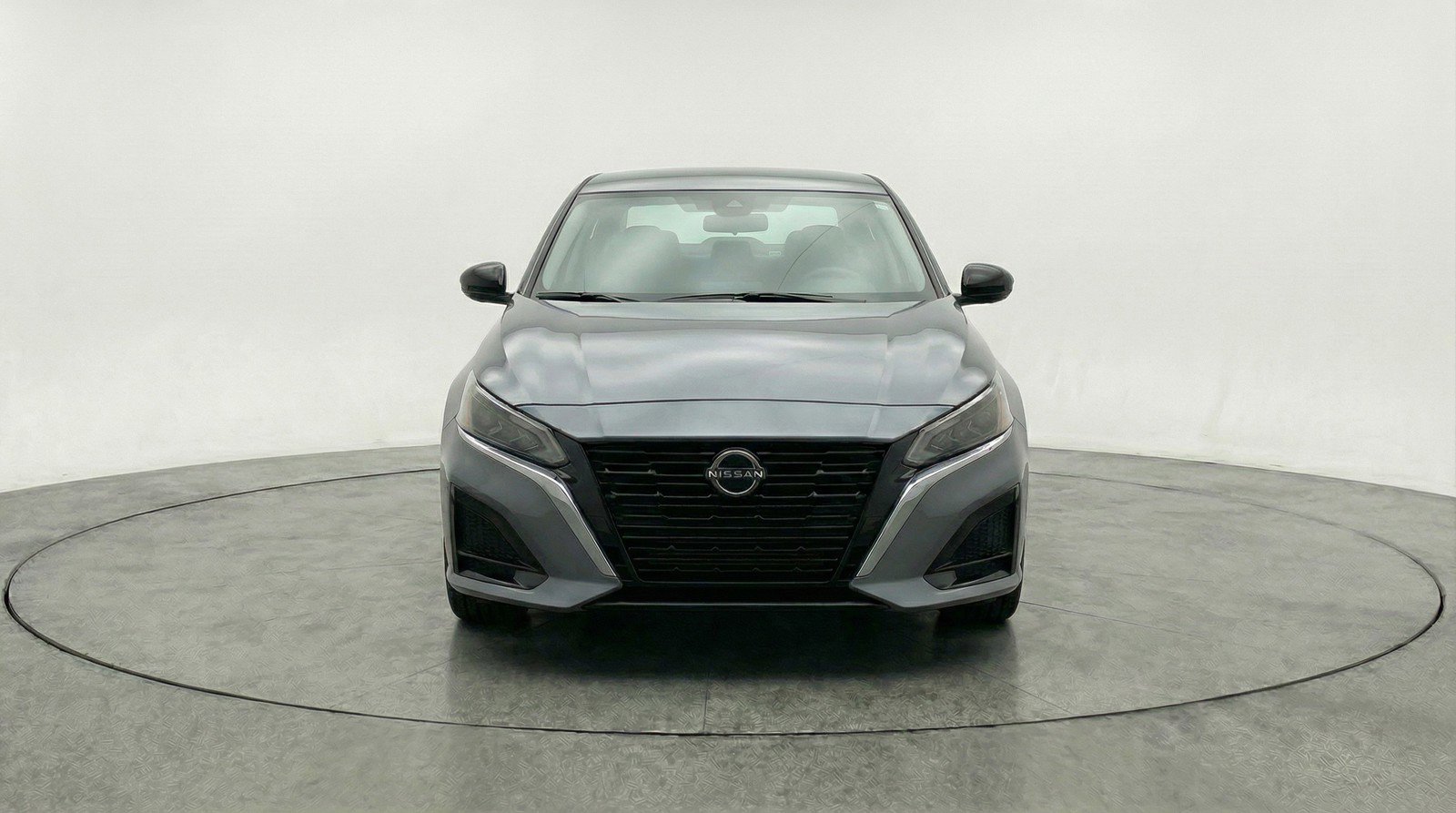 Used 2025 Nissan Altima 2.5 SV FWD image 2