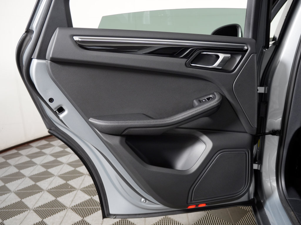 Certified 2023 Porsche Macan Turbo AWD/4WD image 35