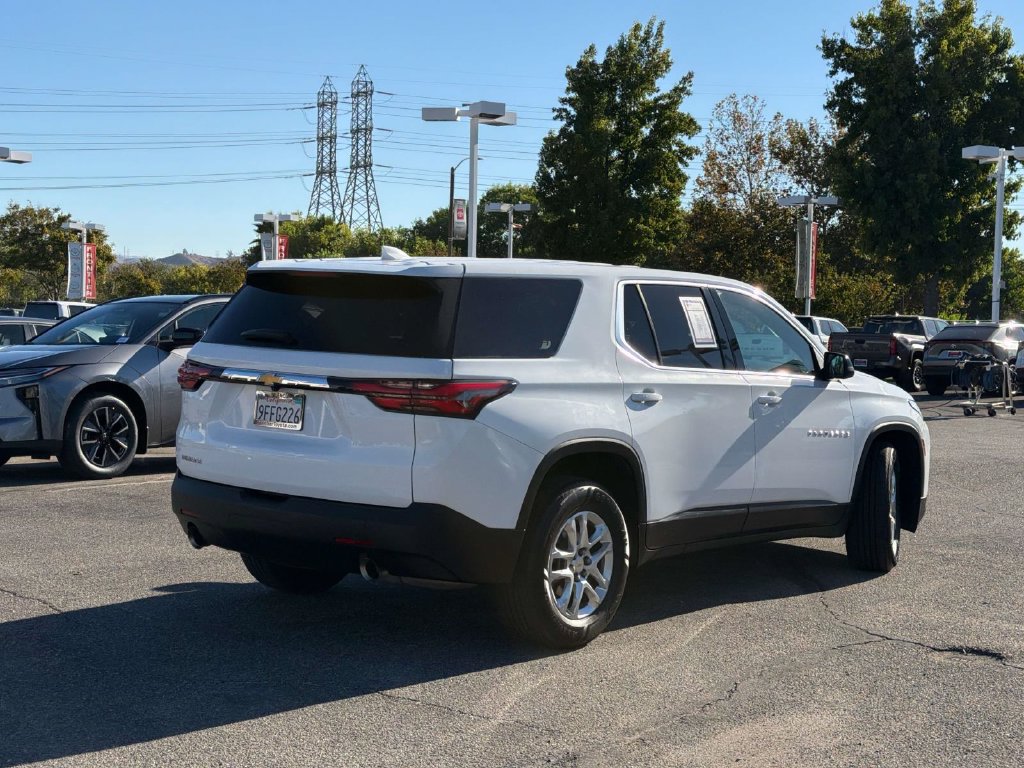Used 2023 Chevrolet Traverse LS FWD image 4
