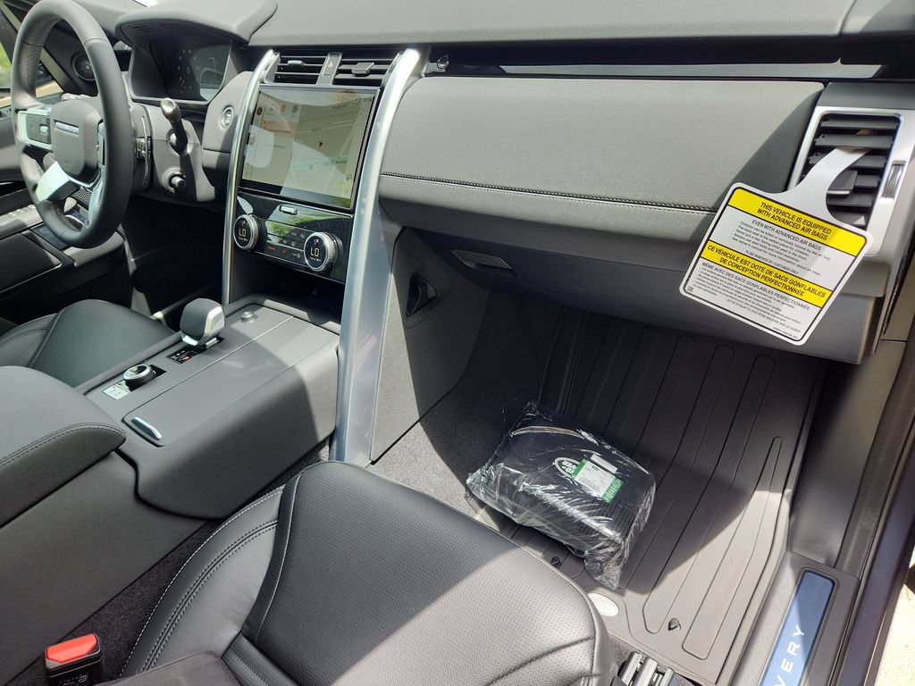New 2026 Land Rover Discovery S AWD/4WD image 29