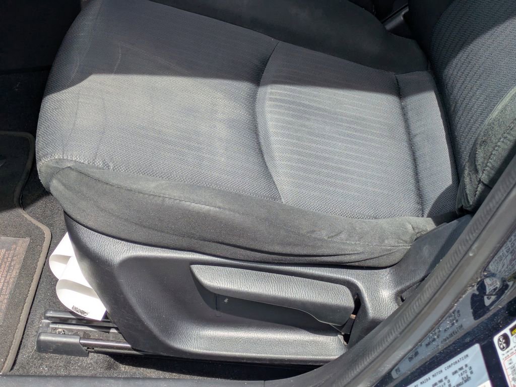 Used 2015 MAZDA MAZDA3 i Sport image 24