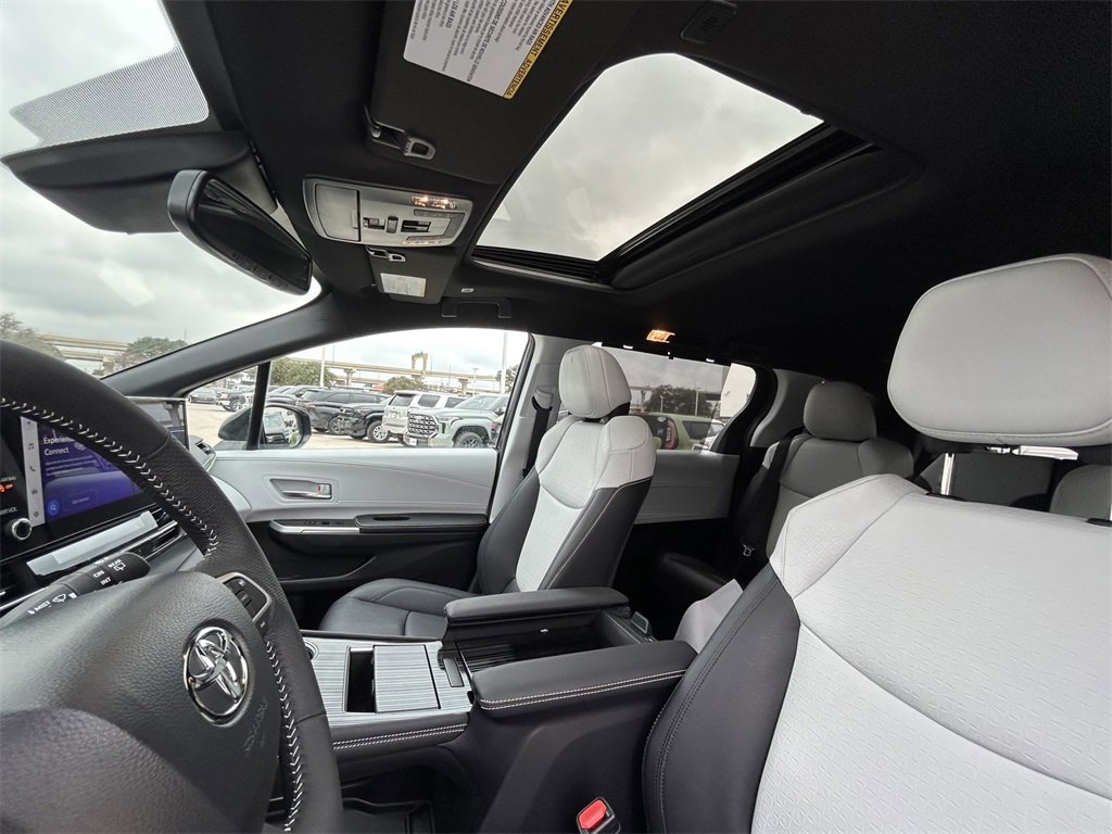 Used 2025 Toyota Sienna XSE image 12