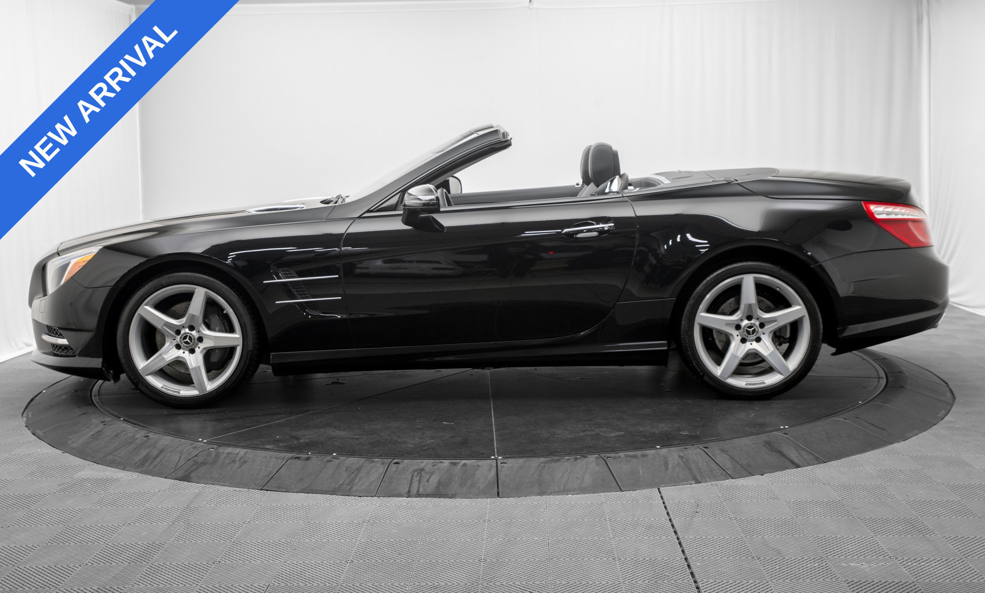 Used 2016 Mercedes-Benz SL 550 image 4