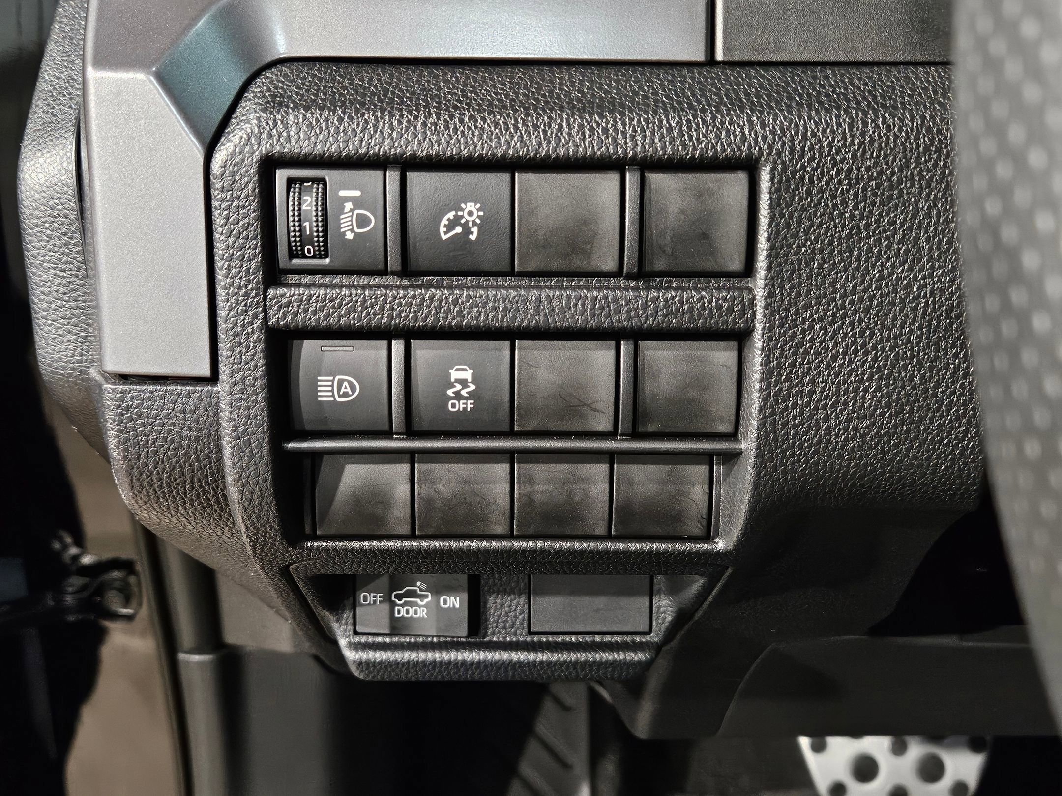 Used 2025 Toyota Tacoma TRD Sport image 25