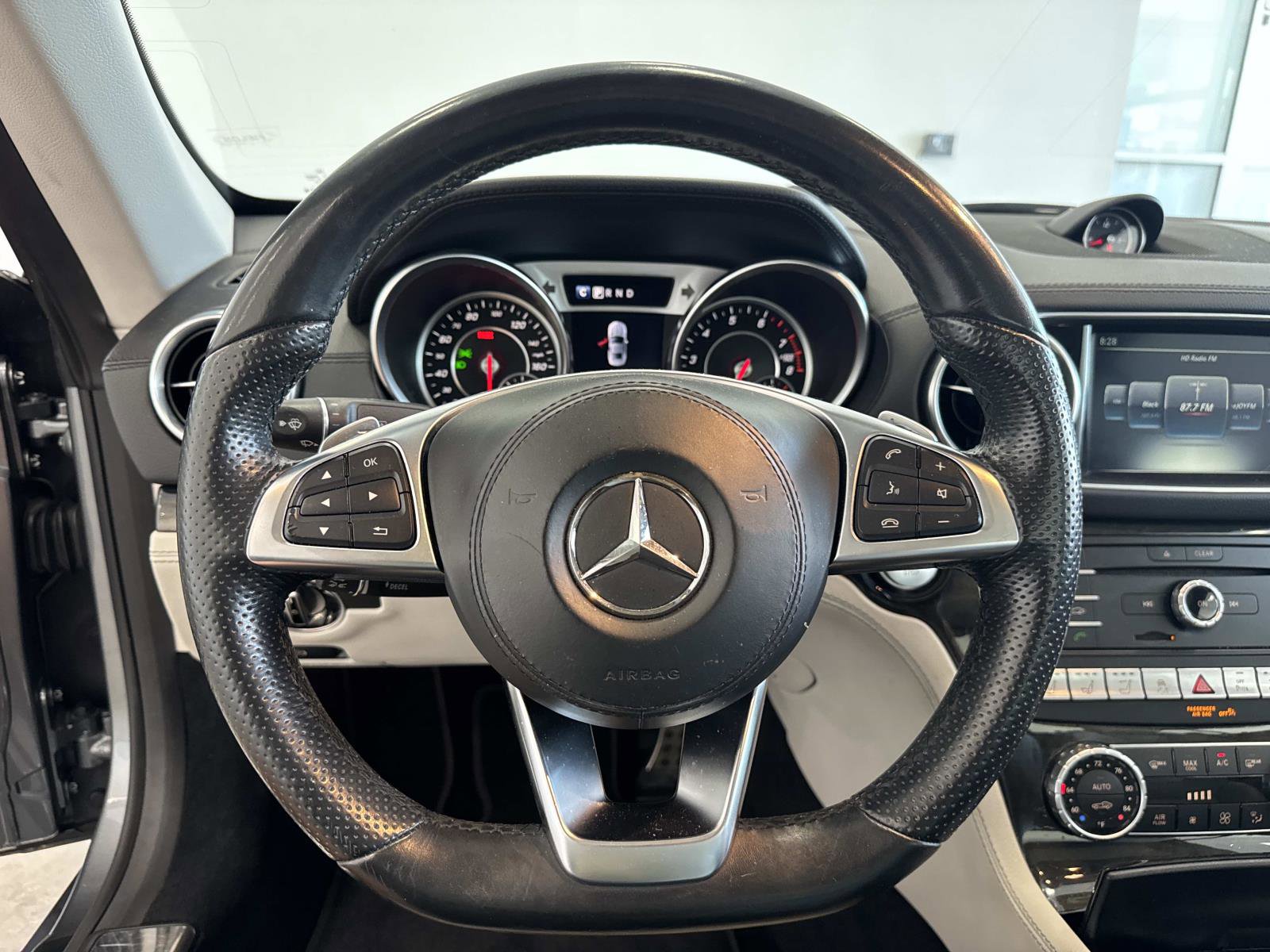Used 2017 Mercedes-Benz SL 550 image 24