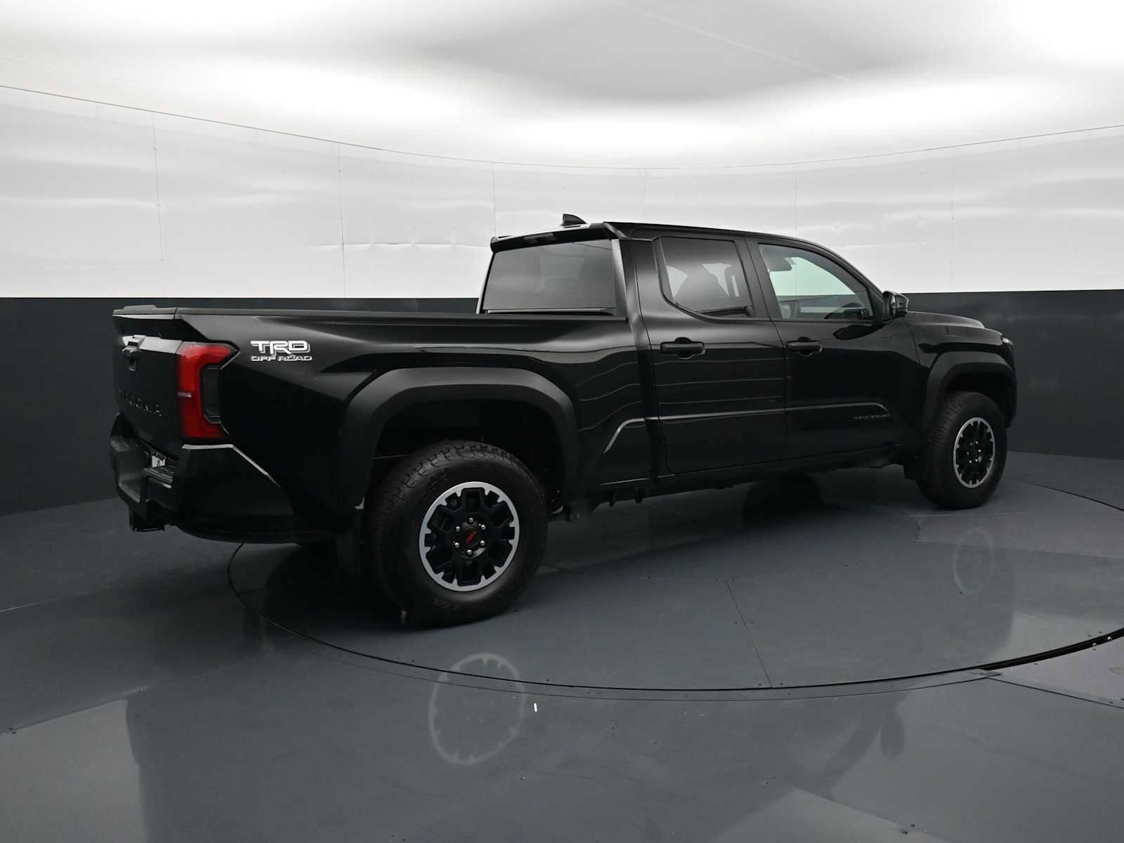 Used 2024 Toyota Tacoma TRD Off-Road AWD/4WD image 5