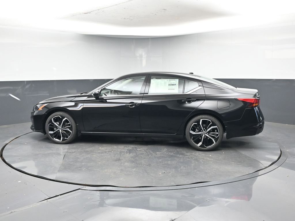 New 2025 Nissan Altima 2.5 SR image 2