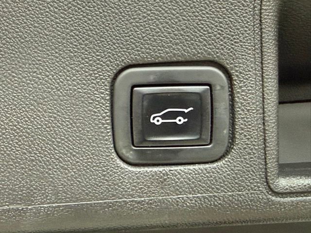 Used 2023 GMC Terrain SLT image 25