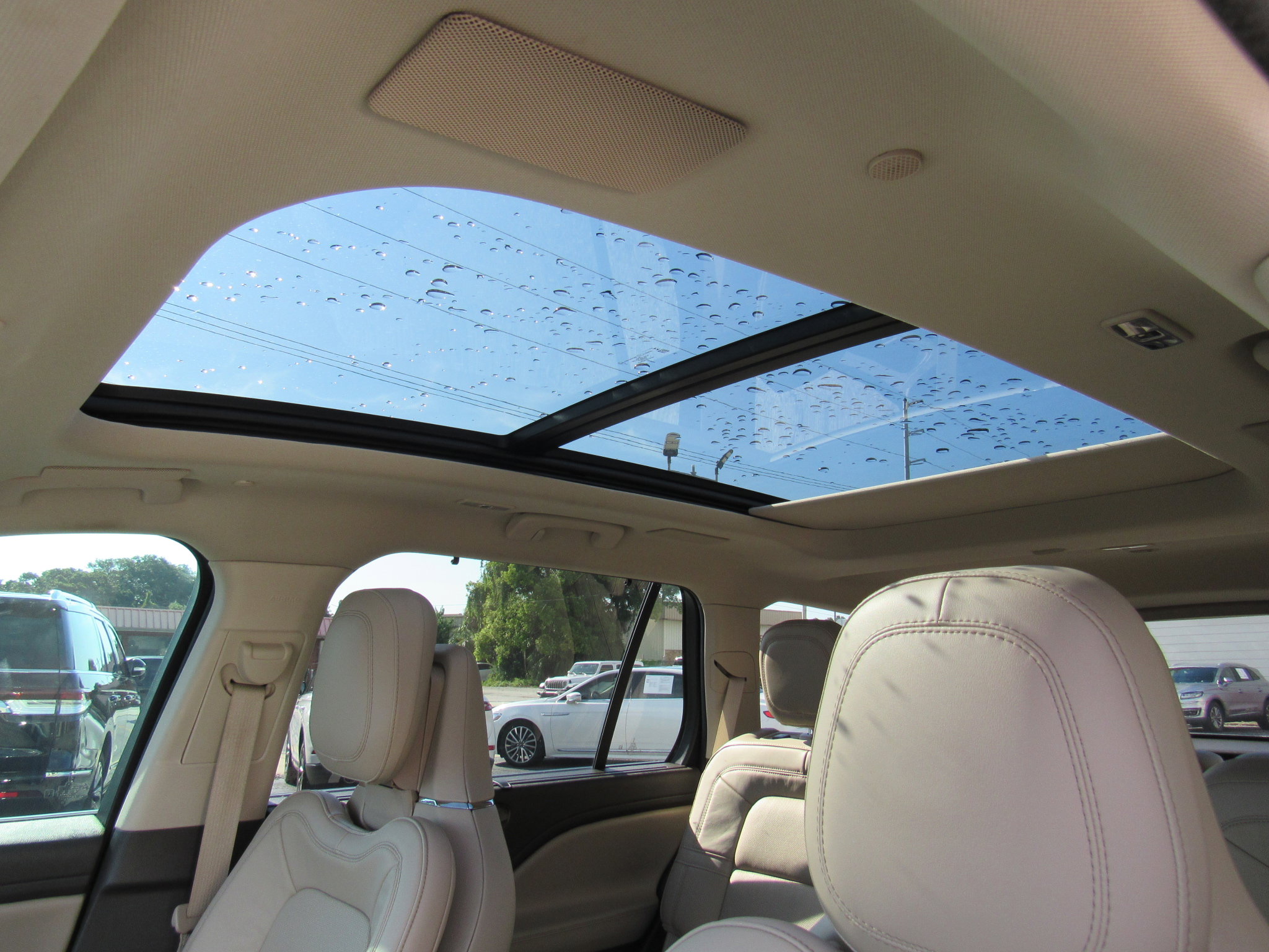 Used 2023 Lincoln Aviator Reserve w/ Equipment Group 201A image 18