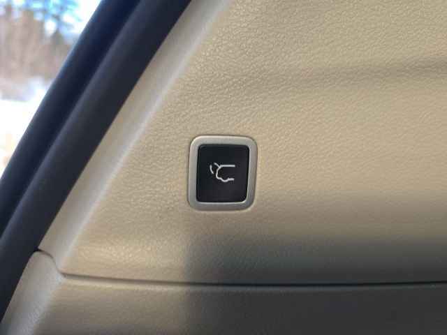 Certified 2024 Chrysler Pacifica Touring-L image 28