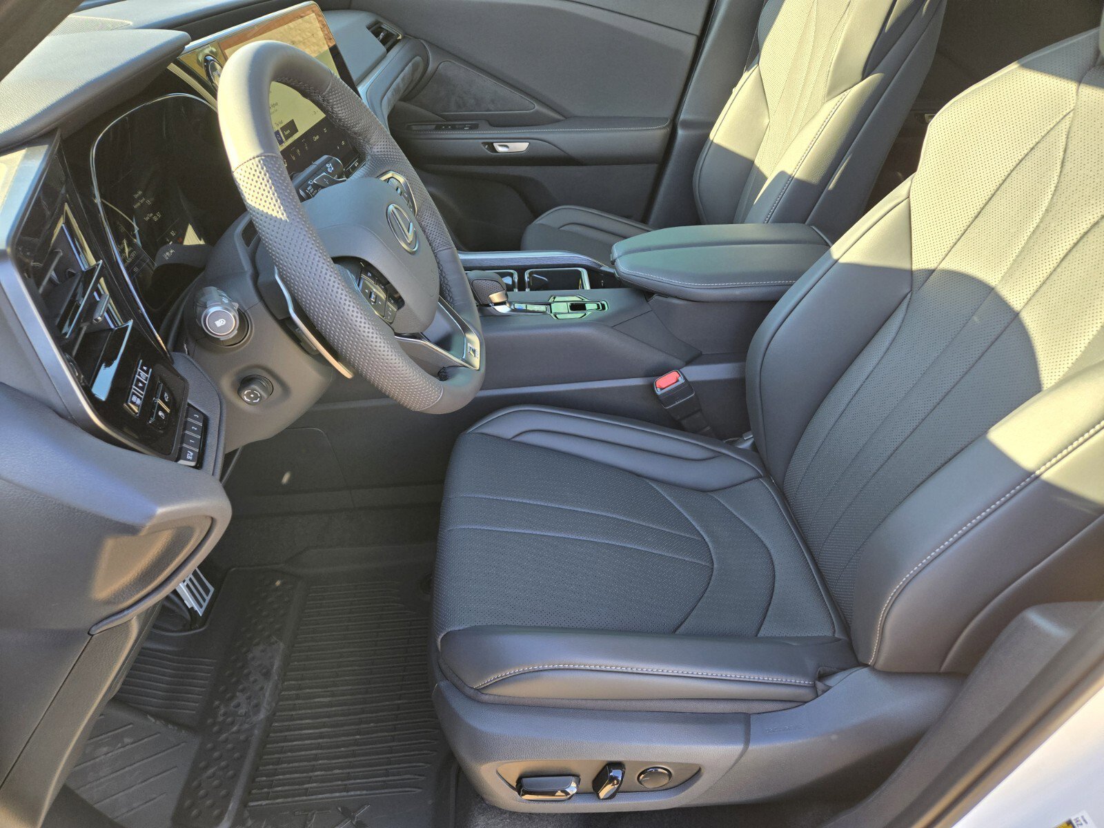 New 2026 Lexus TX 500h AWD image 6