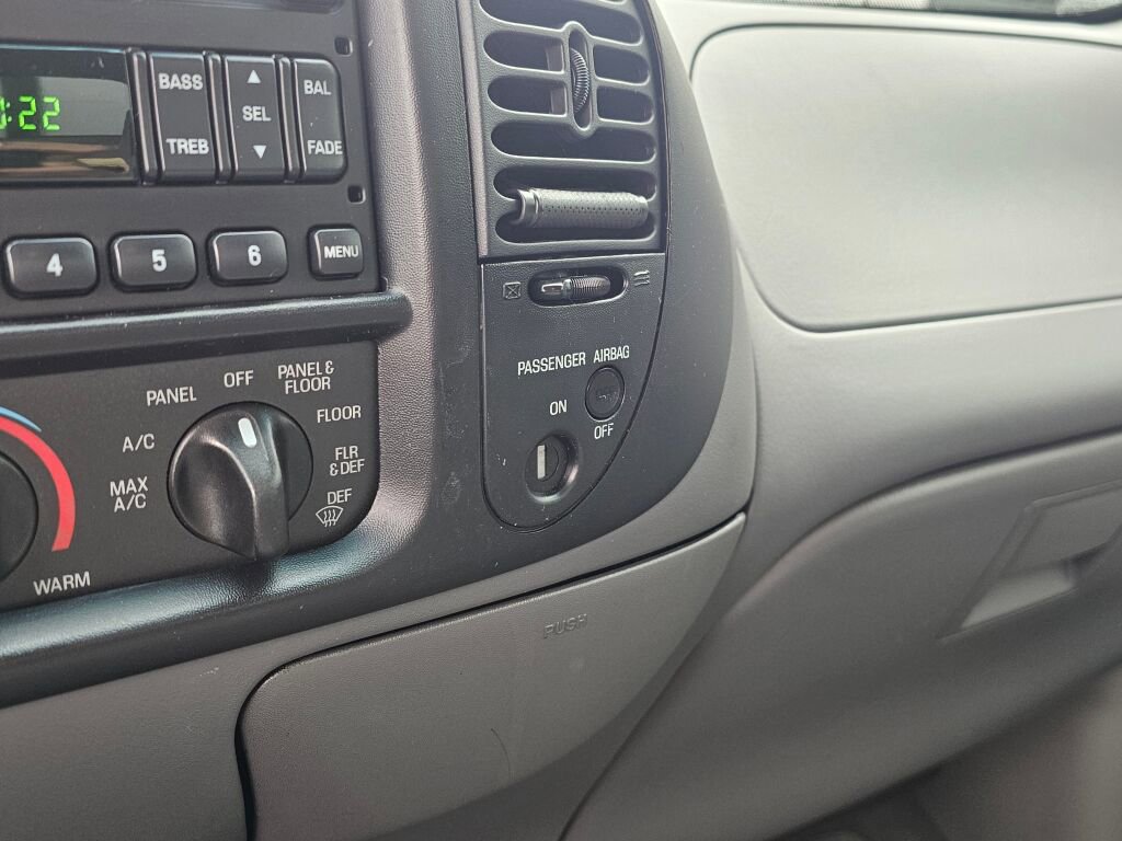 Used 2004 Ford F150 Lightning RWD image 24