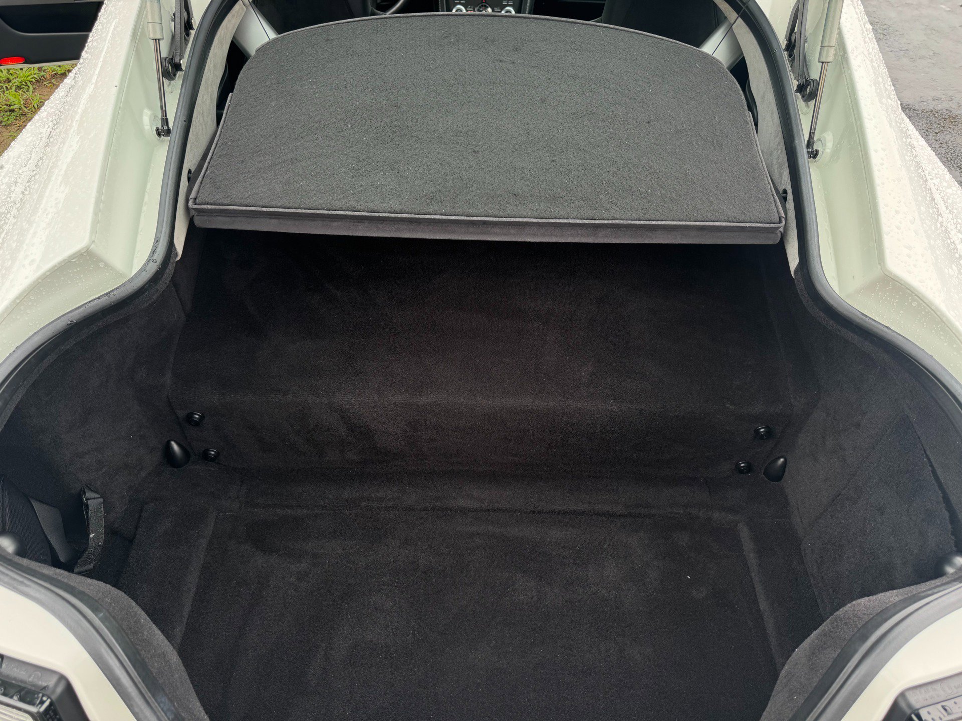 Used 2015 Aston Martin V8 Vantage GT image 37