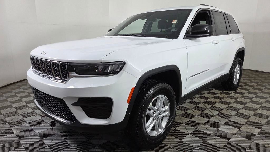 New 2025 Jeep Grand Cherokee Laredo w/ Luxury Tech Group I image 3