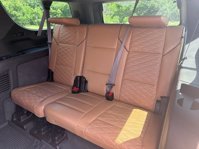 Used 2023 Cadillac Escalade ESV Sport w/ LPO, ONYX Package AWD/4WD image 14