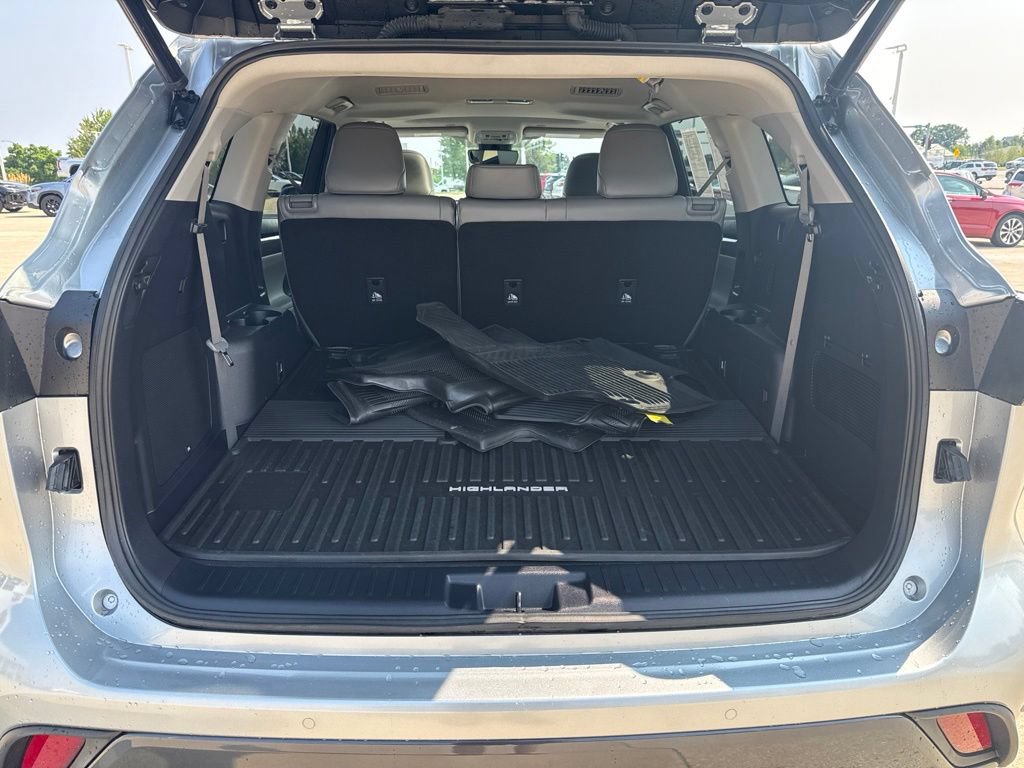 Used 2023 Toyota Highlander Limited AWD/4WD image 20