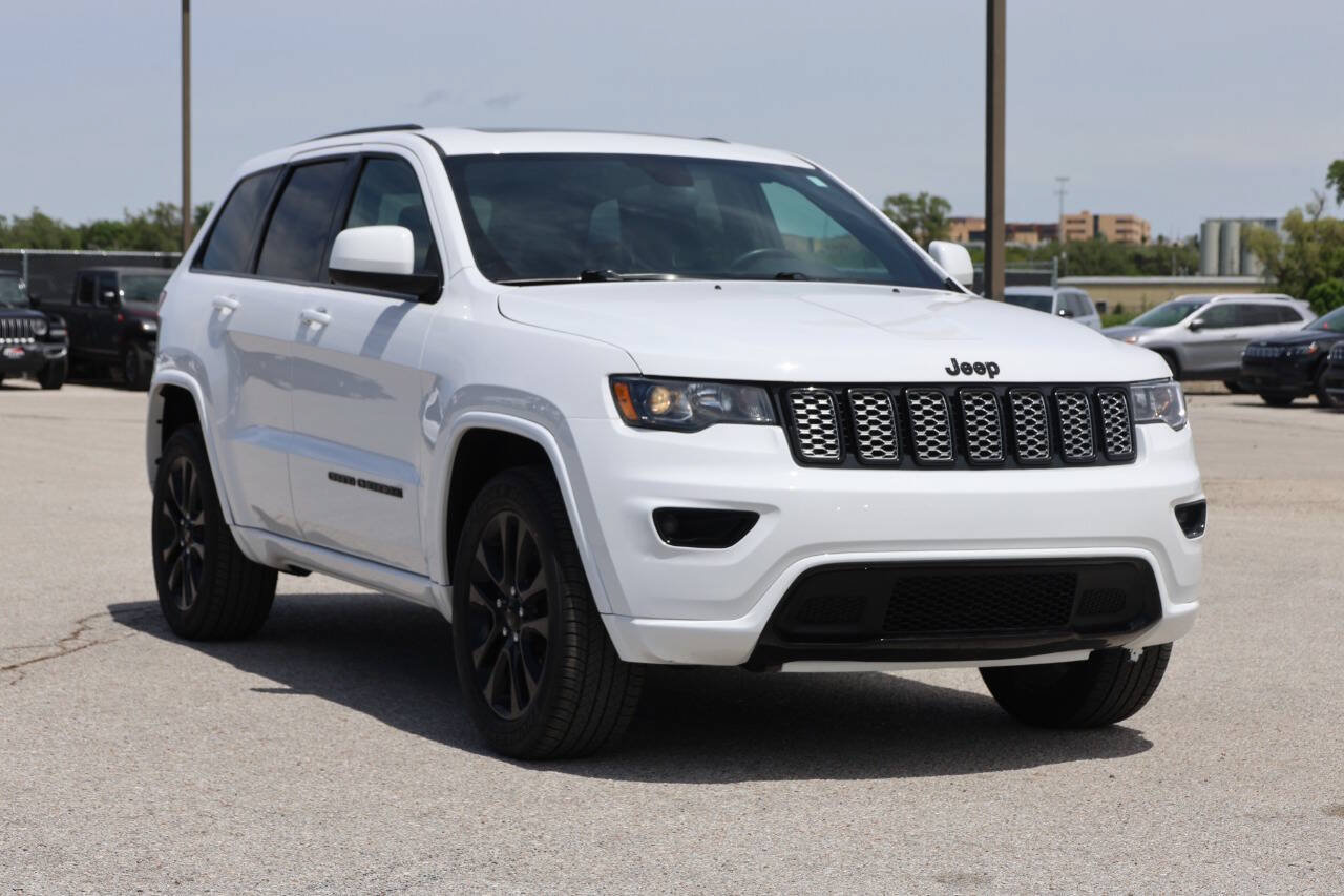 Used 2021 Jeep Grand Cherokee Laredo X AWD/4WD image 4
