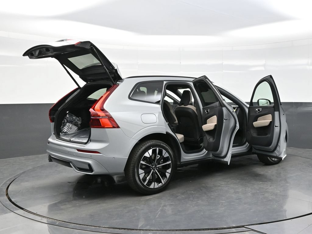 New 2026 Volvo XC60 T8 Plus w/ Climate Package PRO AWD/4WD image 43