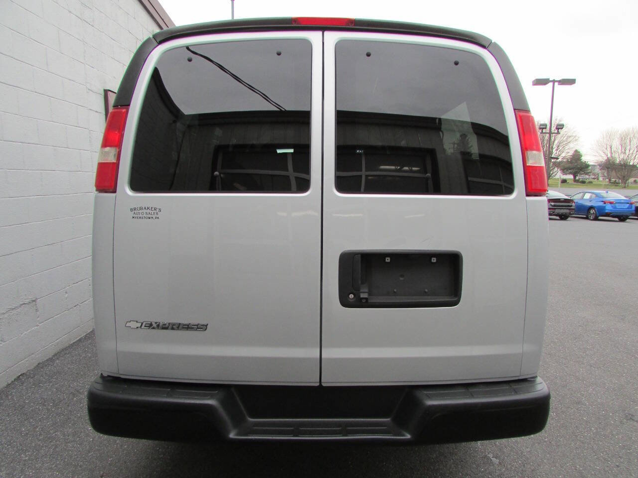 Used 2017 Chevrolet Express 2500 LS RWD image 3