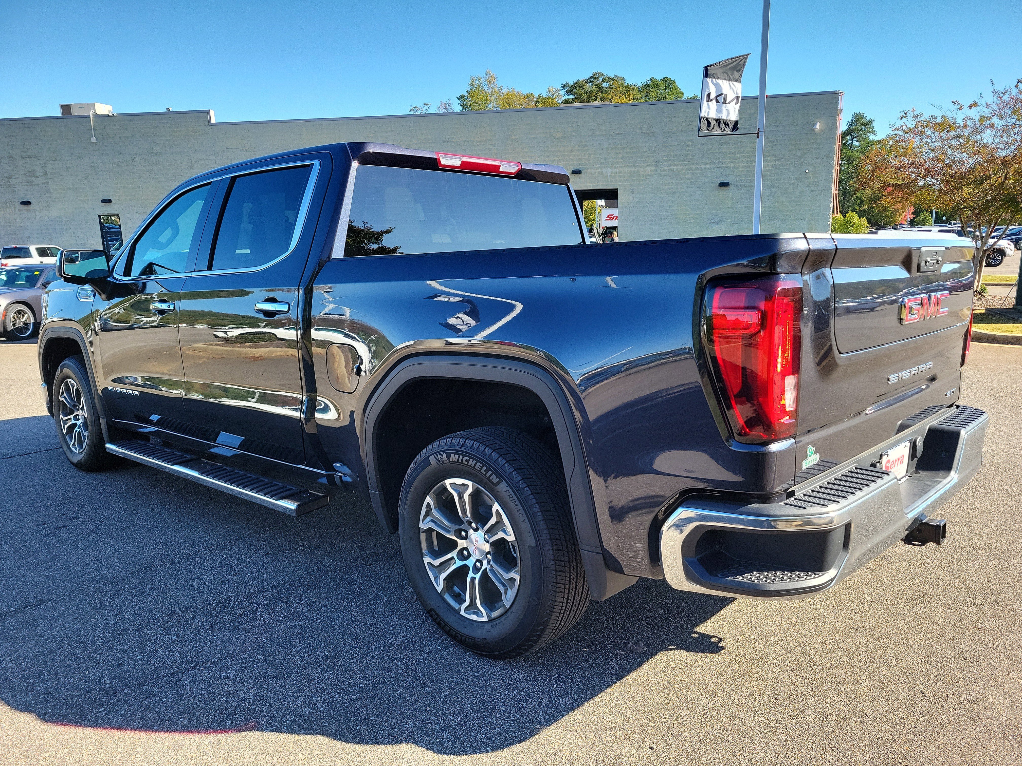 Used 2025 GMC Sierra 1500 SLT image 26