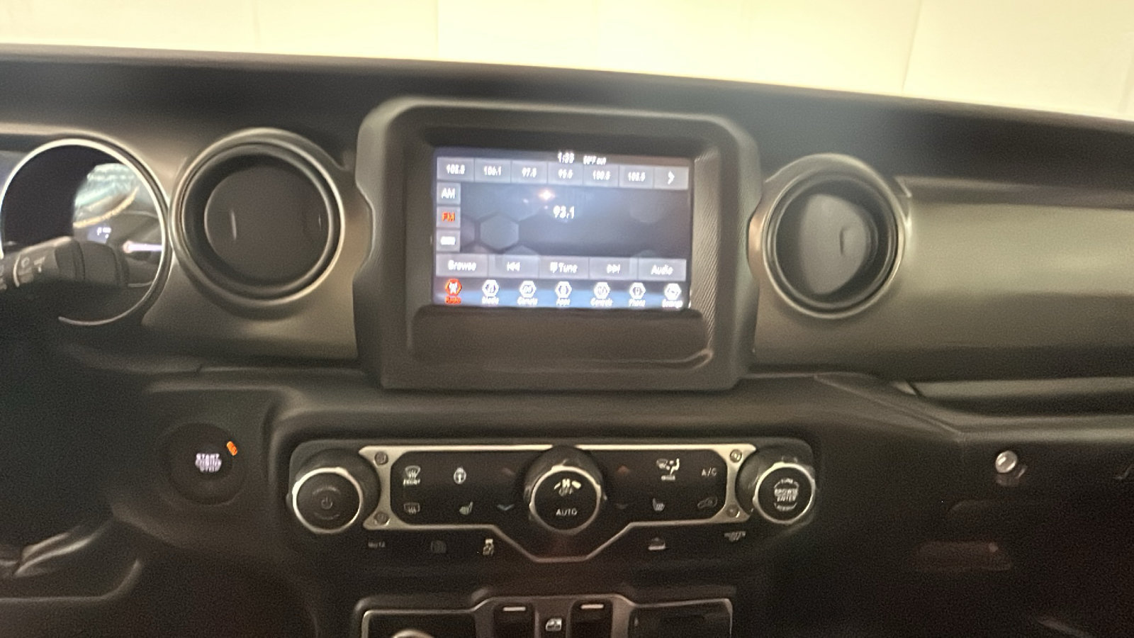 Used 2023 Jeep Wrangler Unlimited w/ Cold Weather Group AWD/4WD image 27